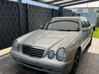 Gebraucht Mercedes E220 143 PS (105 kW) 2001 Grau Limousine