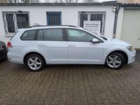 Gebraucht VW Golf VII Trendline 110 PS (80 kW) 2017 White silver metallic Kombi