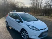 Gebraucht Ford Fiesta 70 PS (51 kW) 2011 Weiß Kleinwagen