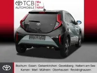 Neu Toyota Aygo X 116 PS (85 kW) 2026 Urban khaki / black SUV