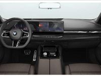 Gebraucht BMW 520 M Sport 208 PS (152 kW) 2025 Mineralweiss Kombi
