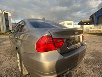 Gebraucht BMW 318 143 PS (105 kW) 2009 Grau Limousine