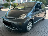 Gebraucht Toyota Aygo 68 PS (50 kW) 2013 Grau Kleinwagen