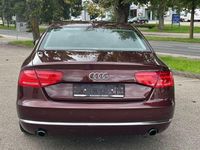 Gebraucht Audi A8 Ambiente 371 PS (272 kW) 2011 Rot Limousine