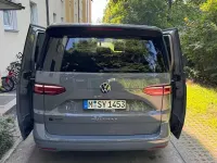 Gebraucht VW Multivan Life 150 PS (110 kW) 2023 Grau Van / Kleinbus