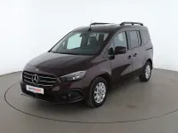 Gebraucht Mercedes T180 Progressive 131 PS (96 kW) 2023 Rot Van / Kleinbus