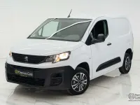 Gebraucht Peugeot Partner 102 PS (75 kW) 2023 Weiß Van / Kleinbus