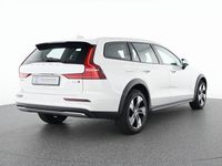 Gebraucht Volvo V60 CC Plus 197 PS (144 kW) 2023 Weiß Kombi