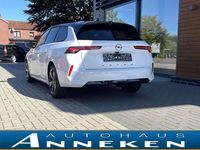 Neu Opel Astra 131 PS (96 kW) 2025 Arktis weiã / dach schwarz Kombi