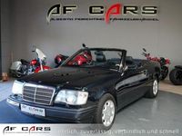 Gebraucht Mercedes E220 150 PS (110 kW) 1995 Smaragdschwarz metallic 189 Cabrio