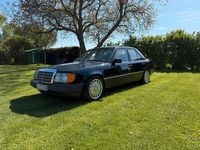 Używany Mercedes E300 113 KM (83 kW) 1990 Niebieski Sedan/Limuzyna