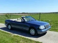 Usata Mercedes E220 150 CV (110 kW) 1994 Blu Cabrio