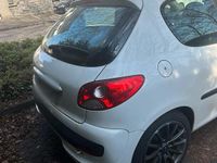 Gebraucht Peugeot 206+ 73 PS (53 kW) 2011 Weiß Kleinwagen