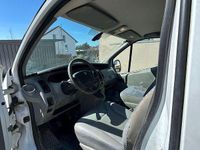 Second-hand Renault Trafic 90 CP (66 kW) 2010 Alb Monovolum