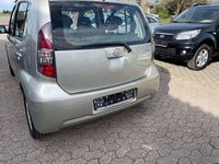 Gebraucht Daihatsu Sirion 91 PS (66 kW) 2011 Champagner perleffekt Kleinwagen
