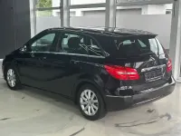 Gebraucht Mercedes B180 122 PS (89 kW) 2012 Schwarz Kleinwagen