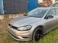 Gebraucht VW Golf VII 150 PS (110 kW) 2017 Gold Kombi
