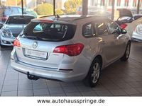 Gebraucht Opel Astra Edition 140 PS (102 kW) 2014 Argon silber/ice silver (m2) Kombi