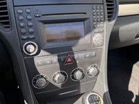 Second-hand Mercedes SLK200 184 CP (135 kW) 2010 Negru Cabrio