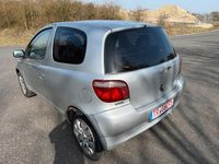 Gebraucht Toyota Yaris 86 PS (63 kW) 2000 Silber Kleinwagen