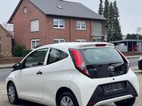 Gebraucht Toyota Aygo 72 PS (52 kW) 2018 Weiß Kleinwagen