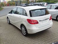 Gebraucht Mercedes B200 156 PS (114 kW) 2012 Weiß Kleinwagen