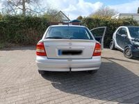 Gebraucht Opel Astra 101 PS (74 kW) 1998 Silber Limousine