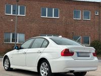 Gebraucht BMW 320 170 PS (125 kW) 2007 Weiß Limousine