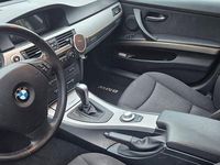 Gebraucht BMW 320 163 PS (119 kW) 2006 Schwarz Kombi