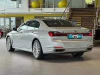 Gebraucht BMW 750 Sport Line 530 PS (389 kW) 2019 Silber Limousine