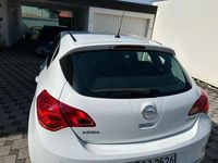 Gebraucht Opel Astra 101 PS (74 kW) 2012 Weiß Limousine