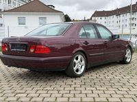 Gebraucht Mercedes E200 Avantgarde 136 PS (100 kW) 1996 Rot Limousine