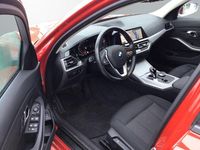 Gebraucht BMW 318 Advantage 156 PS (114 kW) 2022 Rot Kombi