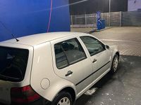 Gebraucht VW Golf IV 100 PS (73 kW) 2001 Silber Kleinwagen
