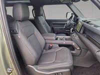 Gebraucht Land Rover Defender SE Dynamic 252 PS (185 kW) 2025 Pangea green SUV