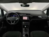 Gebraucht VW Touran 210 PS (154 kW) 2023 Weiß Van / Kleinbus