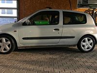 Gebraucht Renault Clio II 82 PS (60 kW) 2002 Silber Kleinwagen