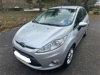 Gebraucht Ford Fiesta Titanium 82 PS (60 kW) 2012 Polarsilber metallic Kleinwagen