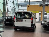 Second-hand VW Caddy 122 CP (89 kW) 2022 Alb Monovolum