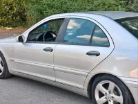 Gebraucht Mercedes C200 122 PS (89 kW) 2002 Schwarz Limousine