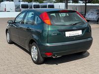 Second-hand Ford Focus 101 CP (74 kW) 2004 Verde Berlinǎ