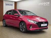 Gebraucht Hyundai i20 Trend 101 PS (74 kW) 2022 Rot Kleinwagen