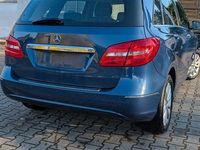 Gebraucht Mercedes B180 109 PS (80 kW) 2012 Blau Van / Kleinbus