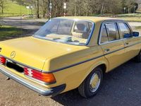 Gebraucht Mercedes 200 109 PS (80 kW) 1983 Gelb Limousine