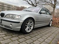 Gebraucht BMW 330 231 PS (169 kW) 2002 Silber Kombi