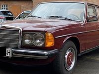 Gebraucht Mercedes 200 60 PS (44 kW) 1982 Rot Limousine