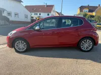 Gebraucht Peugeot 208 Allure 110 PS (80 kW) 2017 Rot Kleinwagen