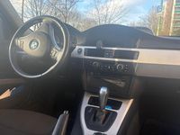 Gebraucht BMW 318 143 PS (105 kW) 2010 Schwarz Kombi