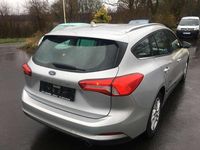 Gebraucht Ford Focus Cool & Connect 120 PS (88 kW) 2020 Silber Kombi