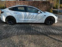 Gebraucht Tesla Model 3 Standard Range 208 kW (283 PS) 2022 Weiß Limousine